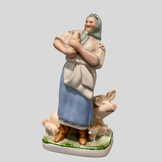 ​Скульптура "Свинарка с поросятами", СССР, Городницкий фарфоровый завод, 1930-е гг.