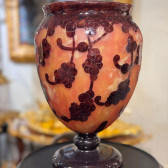 Ваза с виноградным орнаментом, Франция, фирма "La Verre", 1920-1930-е гг.