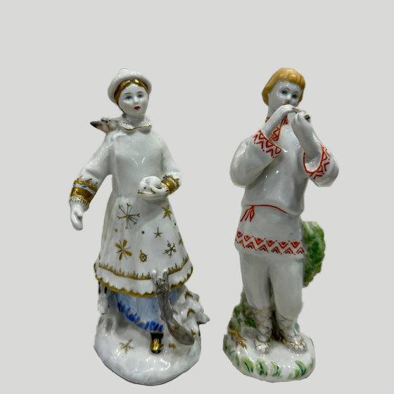 Скульптурная пара «Снегурочка» и «Лель», СССР, ЛФЗ, 1950-е – 1960-е гг., С.Б. Велихова. Скульптурная пара «Снегурочка» и «Лель», СССР, ЛФЗ, 1950-е – 1960-е гг., С.Б. Велихова.
