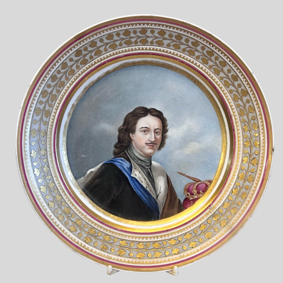 Тарелка с портретом Петра Великого, Россия, ИФЗ, 1825-1855-е гг. Тарелка с портретом Петра Великого, Россия, ИФЗ, 1825-1855-е гг.