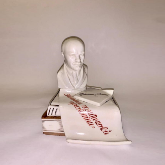 Чернильница с бюстом В.И.Ленина, Россия, ЛФЗ, 1924 г., Н. Данько Чернильница с бюстом В.И.Ленина, Россия, ЛФЗ, 1924 г., Н. Данько