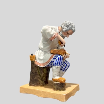 Парные скульптуры «Мужик, плетущий лапоть» и «Пряха», Россия, завод «Попова А.Г.», XIX век