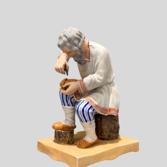 Парные скульптуры «Мужик, плетущий лапоть» и «Пряха», Россия, завод «Попова А.Г.», XIX век