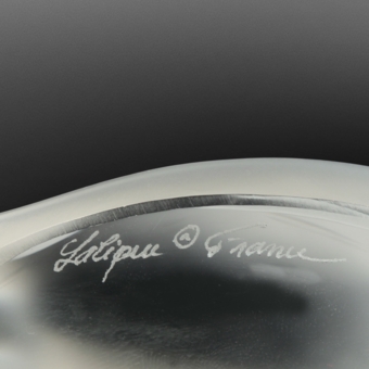 Скульптура "Котенок, облизывающий лапу", Франция, фирма "Lalique", XX век