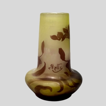 ​Ваза с изображением морских лилий, Франция, фирма "Галле", 1900-е гг.