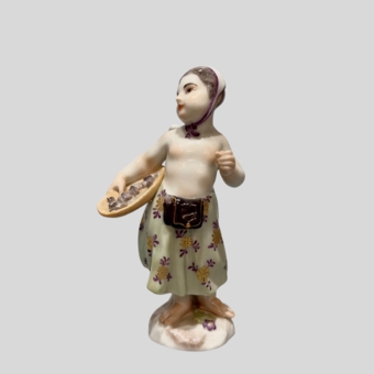 Пять скульптур из серии "Переодетые Амуры", Германия, мануфактура "Мейсен", XX век, Кендлер И.И.