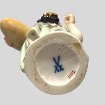 Пять скульптур из серии "Переодетые Амуры", Германия, мануфактура "Мейсен", XX век, Кендлер И.И.