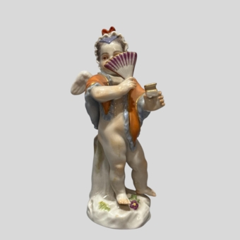 Пять скульптур из серии "Переодетые Амуры", Германия, мануфактура "Мейсен", XX век, Кендлер И.И.