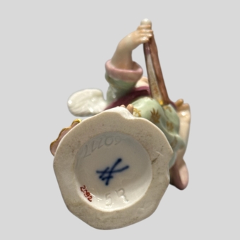 Пять скульптур из серии "Переодетые Амуры", Германия, мануфактура "Мейсен", XX век, Кендлер И.И.