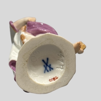 Пять скульптур из серии "Переодетые Амуры", Германия, мануфактура "Мейсен", XX век, Кендлер И.И.