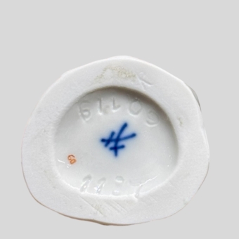 Пять скульптур из серии "Переодетые Амуры", Германия, мануфактура "Мейсен", XX век, Кендлер И.И.