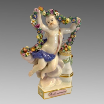 Скульптура «Амур с венком», Германия, мануфактура «Мейсен», XIX век, М.-В. Асье