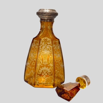 Шестригранный графин янтарного цвета, Западная Европа, XIX век