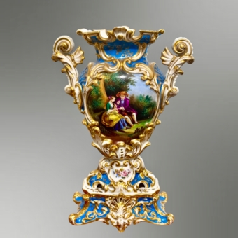 ​Ваза декоративная с галантной сценой в парке, Западная Европа, XIX век
