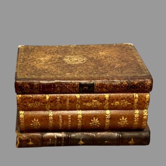​Набор для крепких напитков в виде стопки книг, Франция, XX век